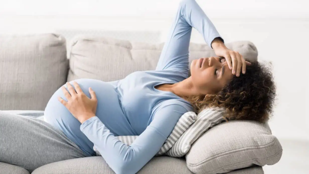 donna incinta sperimenta contrazioni preparatorie