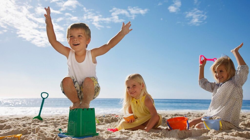 bambini giocano al sole, fonte di vitamina d