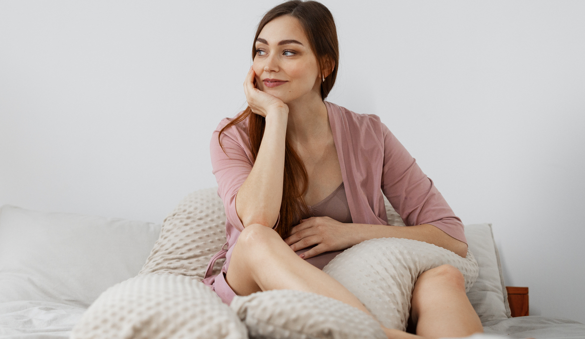 dormire in gravidanza, donna a letto