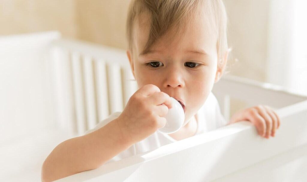 distruzione pediatrica, bambino nella culla